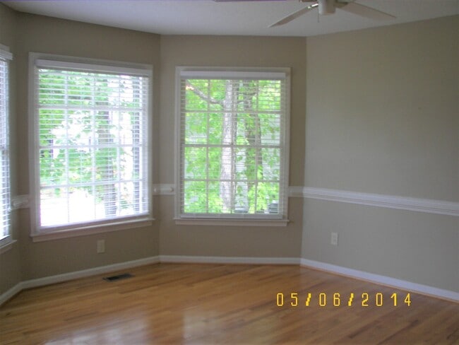 327 Westridge Ct in Burlington, NC - Building Photo - Building Photo