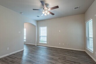 165 Camelot Pl Ct in Conroe, TX - Building Photo - Building Photo