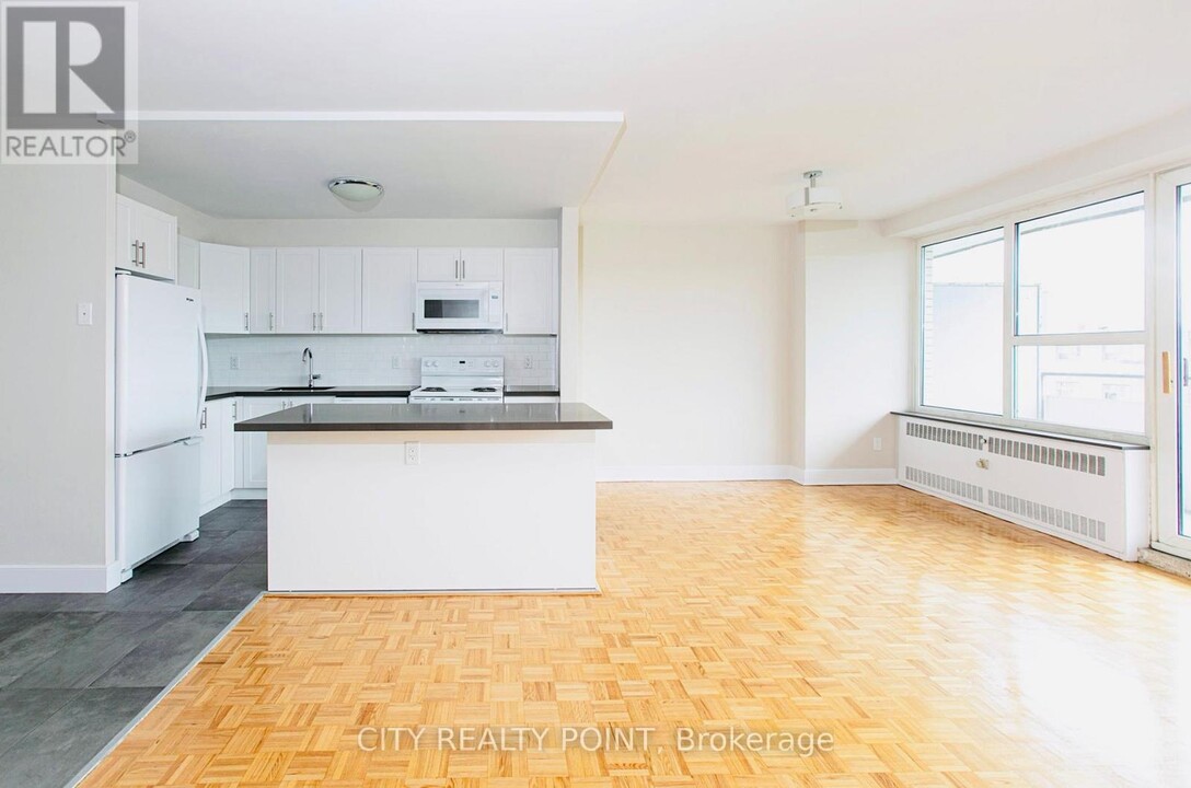 10-510 Shallmar Blvd in Toronto, ON - Building Photo