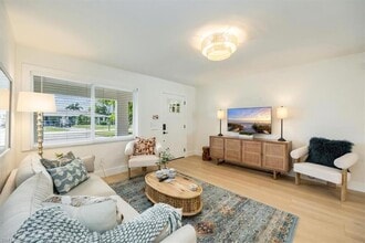 4523 Fluvia Ave in Naples, FL - Foto de edificio - Building Photo