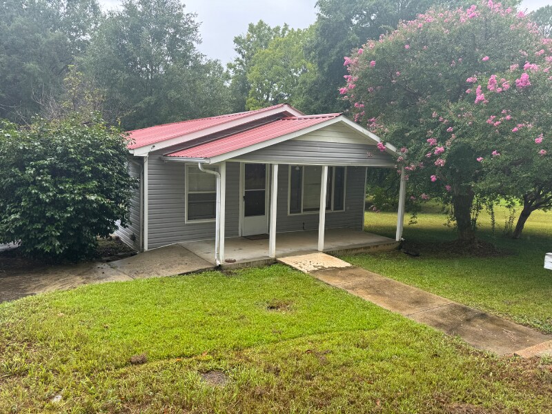 105 8th St NE in Childersburg, AL - Building Photo