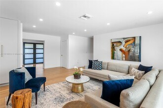 7220 SW 107th Terrace in Pinecrest, FL - Building Photo - Building Photo