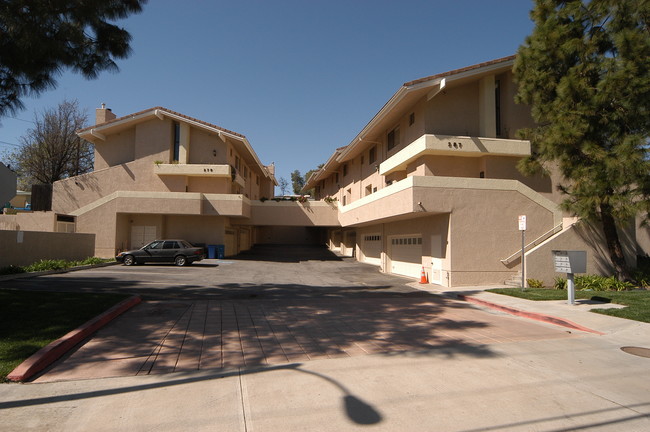 279-287 Erbes Rd in Thousand Oaks, CA - Foto de edificio - Building Photo