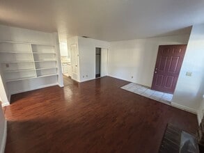 9153 Newhall Dr in Sacramento, CA - Building Photo - Building Photo