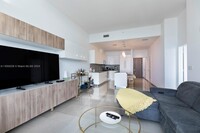 88 SW 7th St, Unit 4106 in Miami, FL - Foto de edificio - Building Photo