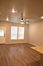 1713 Castroville Trl in Copperas Cove, TX - Foto de edificio - Building Photo