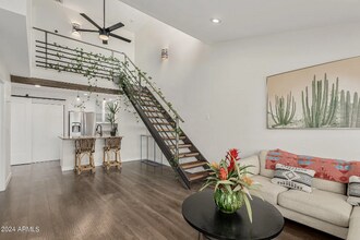 8625 E Belleview Pl in Scottsdale, AZ - Foto de edificio - Building Photo