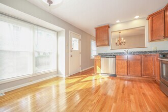 1329 Stonegate Rd in Naperville, IL - Building Photo - Building Photo