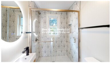 57 Hawthorne St in Somerville, MA - Building Photo - Building Photo