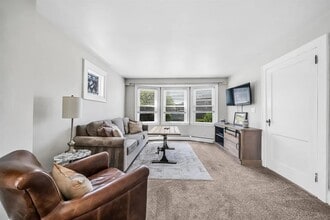 90 Union Ave, Unit 1 in Rutherford, NJ - Foto de edificio - Building Photo