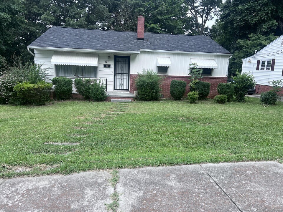 501 Ashburn St in High Point, NC - Building Photo