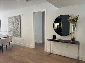 200 Sunrise Dr in Key Biscayne, FL - Building Photo - Building Photo