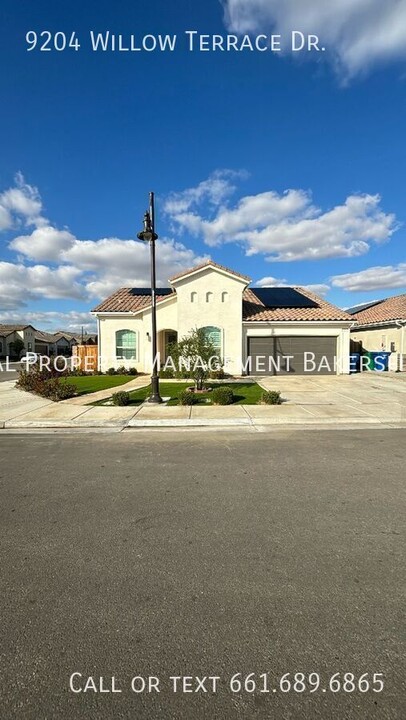 9204 Willow Ter Dr in Shafter, CA - Building Photo