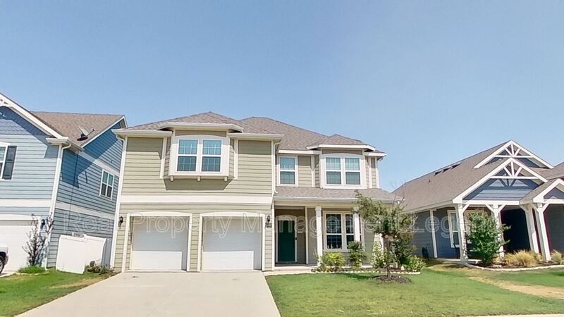 1608 Hinckley Ave in Aubrey, TX - Building Photo