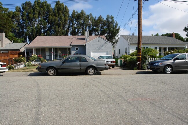 304 22nd Ave in San Mateo, CA - Foto de edificio - Building Photo