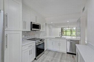 2401 Village Blvd in West Palm Beach, FL - Building Photo - Building Photo