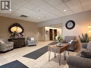 315 Village Grove Dr in Windsor, ON - Building Photo - Building Photo