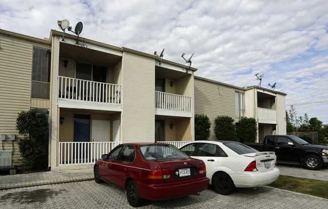 Willowdale Apartments in Metairie, LA - Foto de edificio - Building Photo