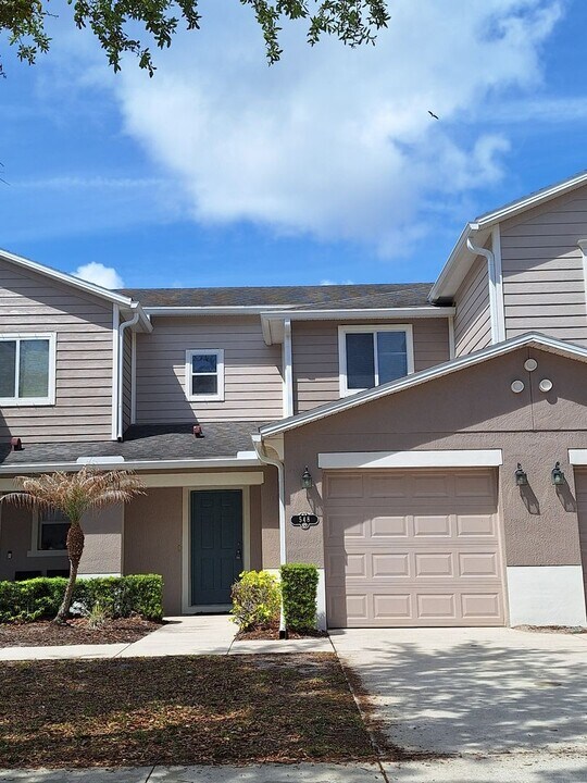 548 Mount Olympus Blvd in New Smyrna Beach, FL - Building Photo