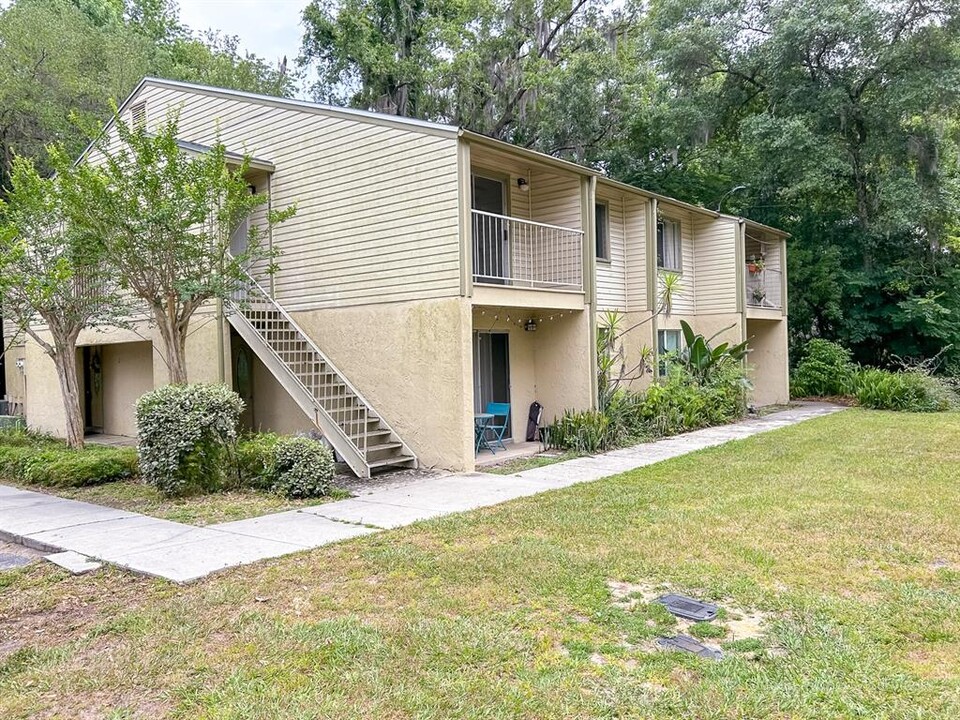 1015 SW 9th St-Unit -D2 in Gainesville, FL - Building Photo