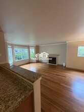 9822 NE 122nd St in Kirkland, WA - Building Photo - Building Photo