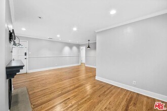 18148 Hartland St in Los Angeles, CA - Building Photo - Building Photo