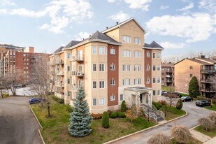 55 Des Îles Prom in Laval, QC - Building Photo