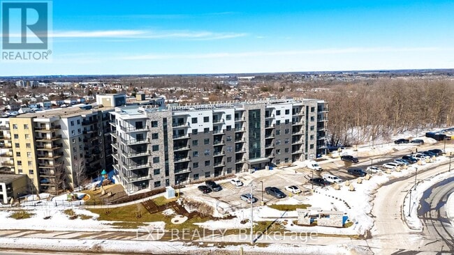 1000-1000 Lackner Blvd in Kitchener, ON - Building Photo - Building Photo