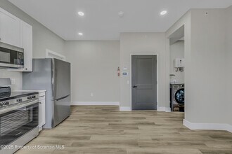 215 Hickory St in Scranton, PA - Building Photo - Building Photo