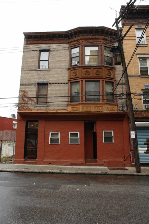 35 Lawrence St in Yonkers, NY - Foto de edificio