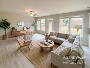 1116 E Shoreview Rd in Mcdonough, GA - Foto de edificio - Building Photo