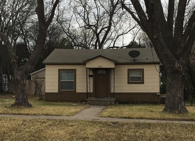 property at 1611 W Ave C