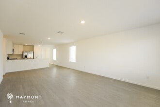 747 Meadow Dr in Marion, TX - Foto de edificio - Building Photo