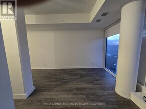 2 Manderley Dr in Toronto, ON - Building Photo - Building Photo