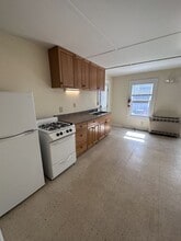 9 Lakeview Terrace-Unit -APT 3 in Burlington, VT - Building Photo - Building Photo
