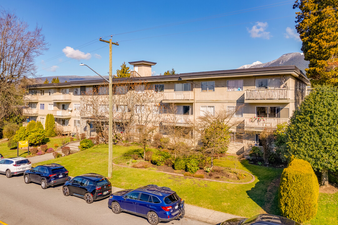 The Chartwell in North Vancouver, BC - Building Photo