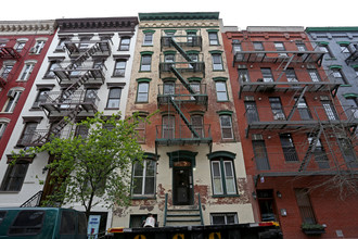 332 E 6th St in New York, NY - Building Photo - Building Photo