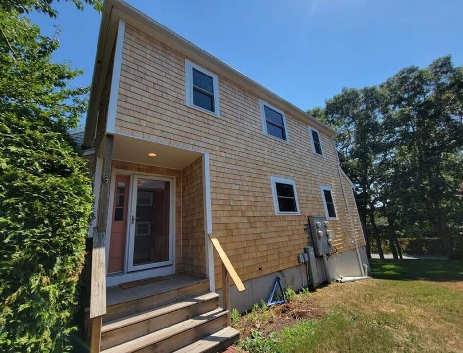 6 Harbor Hill Dr, Unit 6 in Bourne, MA - Foto de edificio