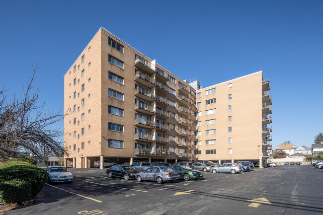 Marlboro House in Ridgefield Park, NJ - Foto de edificio - Building Photo