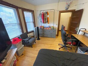 104 S Mills St in Madison, WI - Building Photo - Building Photo