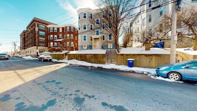 20 Main St, Unit 20 in Somerville, MA - Foto de edificio - Building Photo