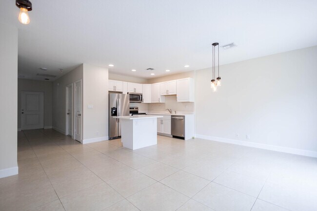 12425 Westhampton Cir in Wellington, FL - Building Photo - Building Photo