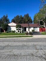 245 Santa Barbara Shores Dr in Goleta, CA - Building Photo