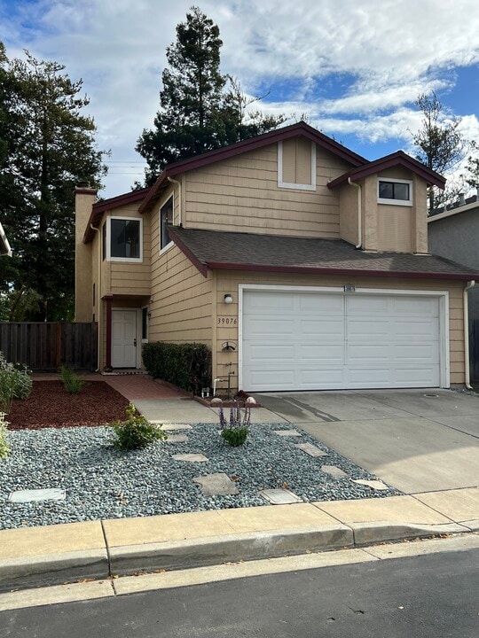39076 Applegate Ter in Fremont, CA - Building Photo