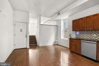 1631 W Girard Ave in Philadelphia, PA - Building Photo - Building Photo