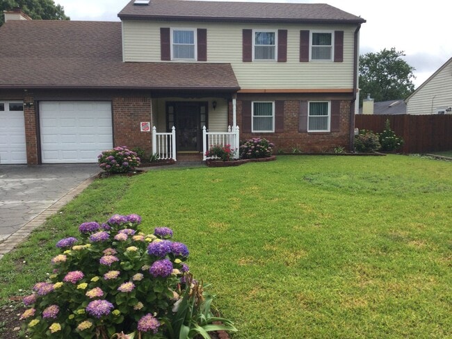1044 Chatmoss Dr