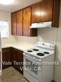 Vale Terrace Apartments in Vista, CA - Foto de edificio - Building Photo