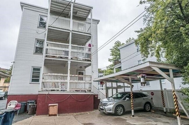 308 Cummins Hwy, Unit 3 in Boston, MA - Building Photo - Building Photo
