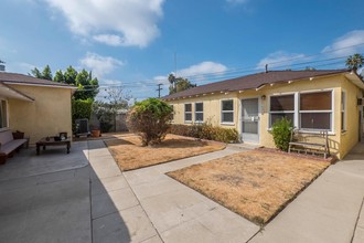 5627 Camellia Ave in North Hollywood, CA - Building Photo - Building Photo