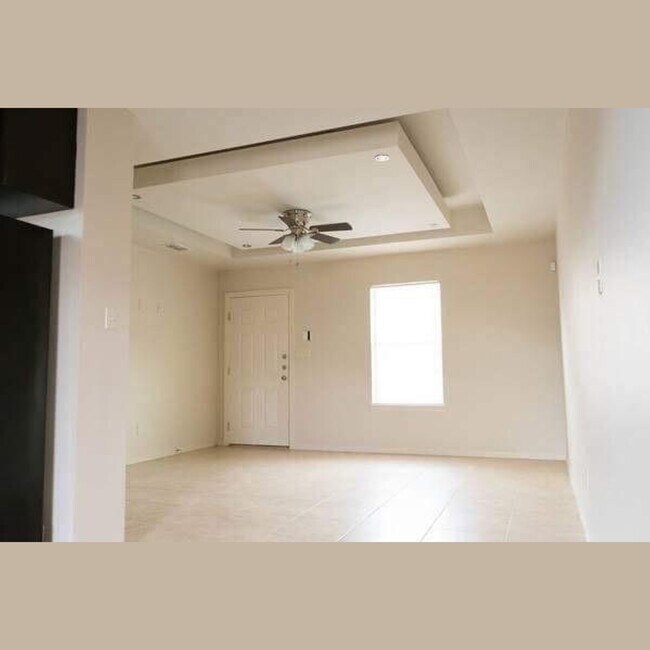 2208 Taxco Ct, Unit 4 in Edinburg, TX - Building Photo - Building Photo
